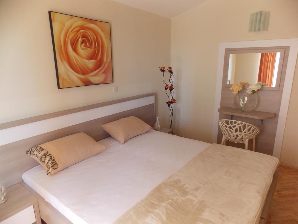 Apartmani Adriatic Ana Novalja Extérieur photo