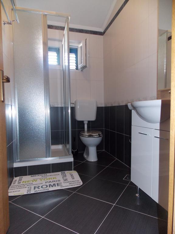 Apartmani Adriatic Ana Novalja Extérieur photo