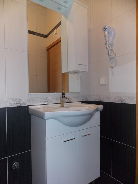 Apartmani Adriatic Ana Novalja Extérieur photo