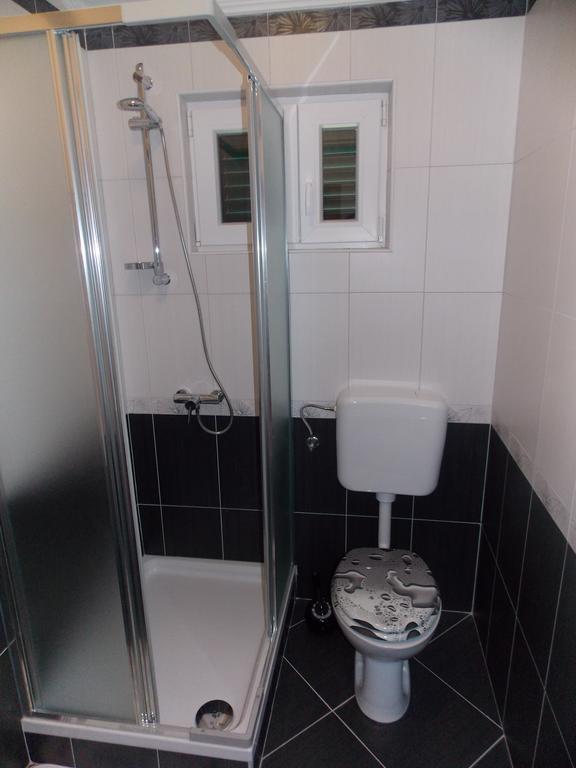 Apartmani Adriatic Ana Novalja Extérieur photo