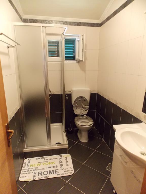 Apartmani Adriatic Ana Novalja Extérieur photo