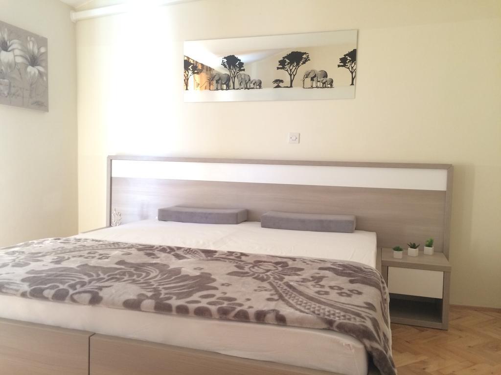 Apartmani Adriatic Ana Novalja Extérieur photo