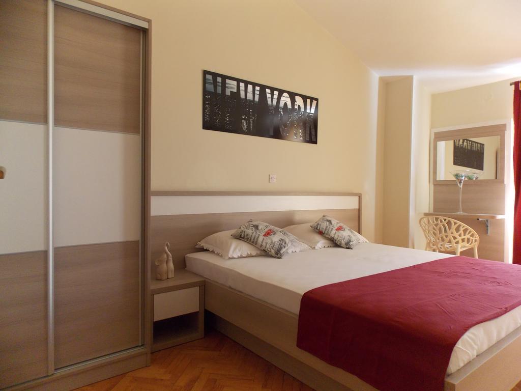 Apartmani Adriatic Ana Novalja Extérieur photo