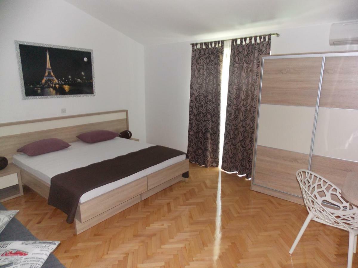 Apartmani Adriatic Ana Novalja Extérieur photo