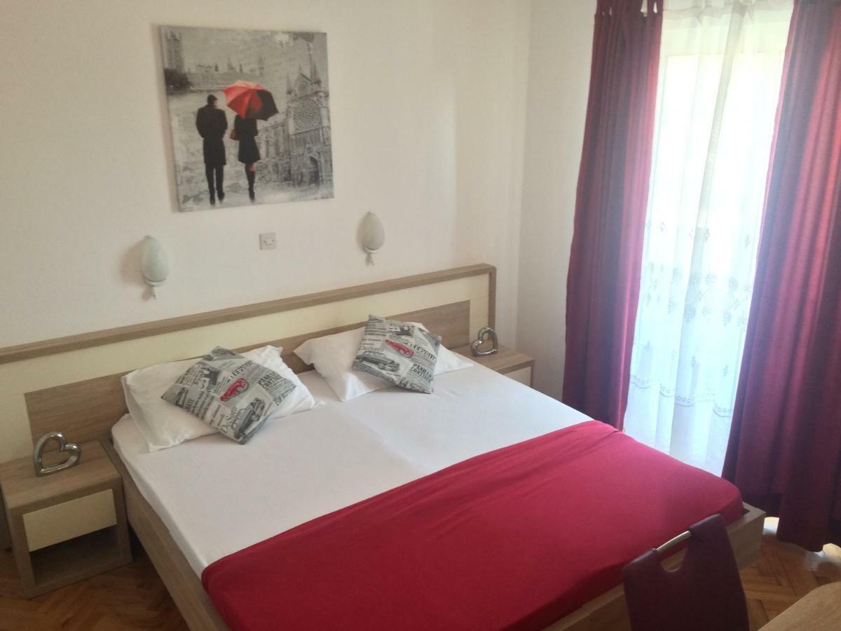Apartmani Adriatic Ana Novalja Extérieur photo